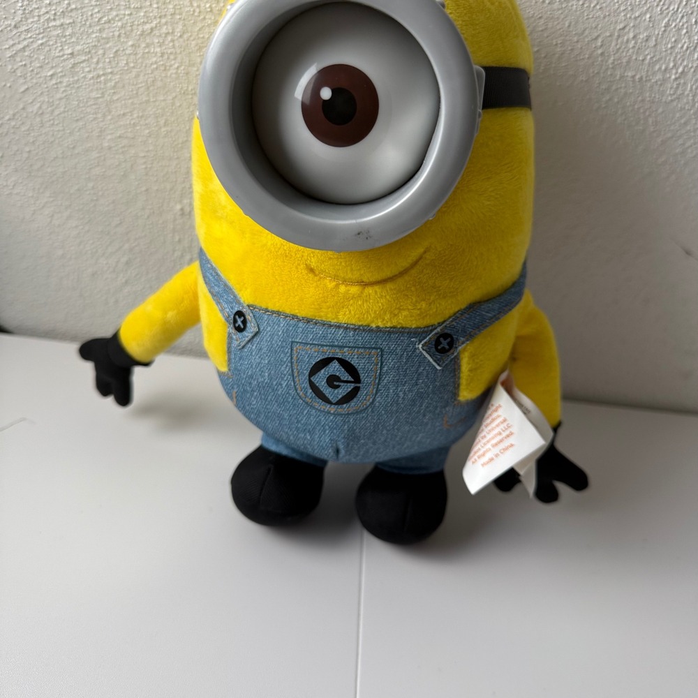 Despicable Me 3 One-Eyed Minion Plush Official Universal Studios Illumination